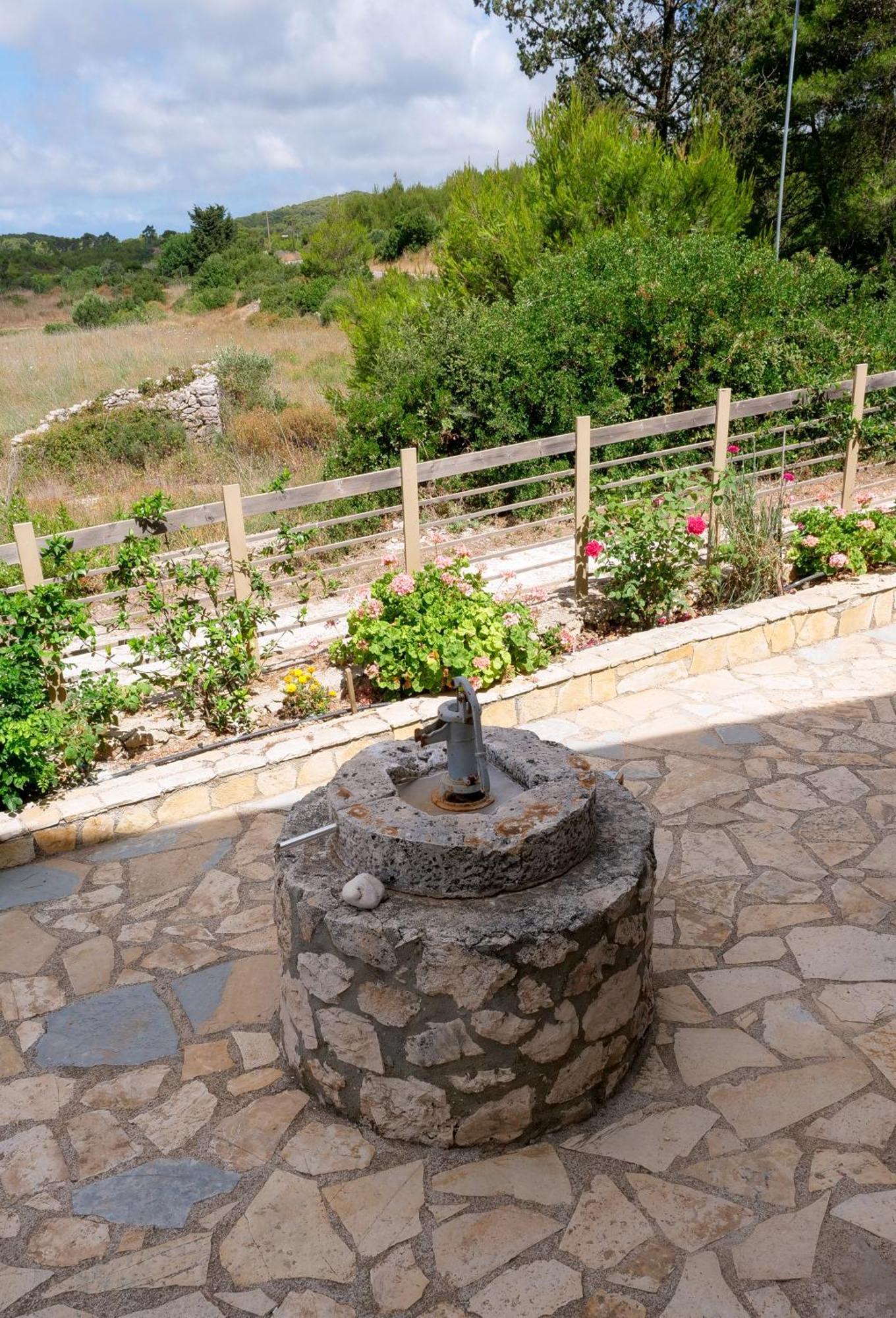 Fterini Apartments Sterna & Alletri Agios Leon Extérieur photo